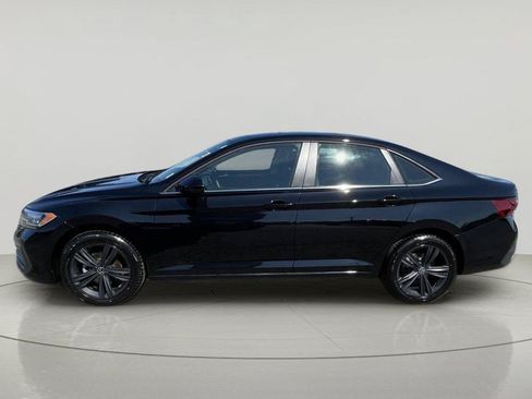 Used 2023 Volkswagen Jetta SE w/ Panoramic Sunroof Package FWD image 4