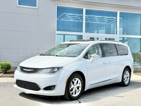 Used 2020 Chrysler Pacifica Limited image 6