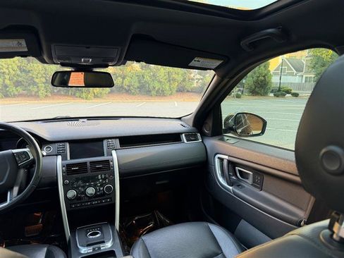 Used 2019 Land Rover Discovery Sport AWD/4WD image 28