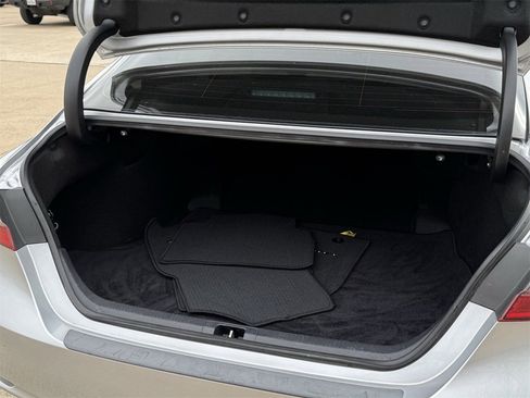 Used 2024 Toyota Camry SE image 28