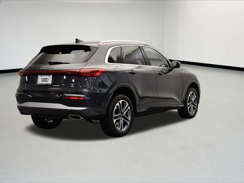 Used 2025 Audi Q5 Premium w/ Convenience Package image 5