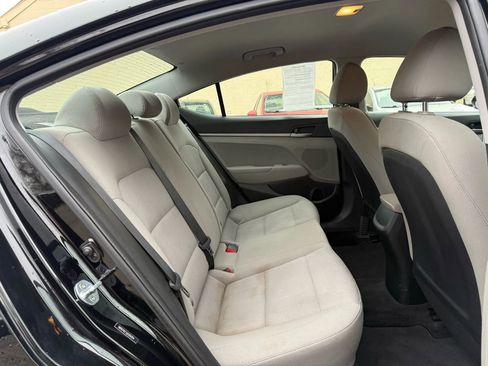 Used 2018 Hyundai Elantra SE image 17