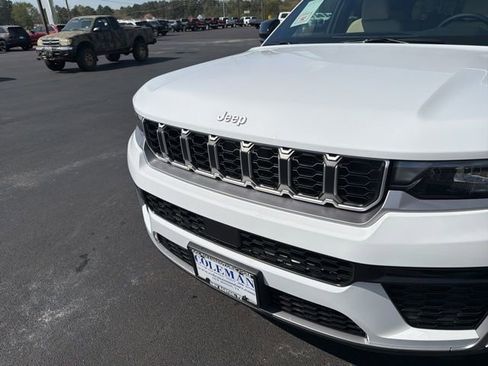 New 2026 Jeep Grand Cherokee Limited RWD image 3