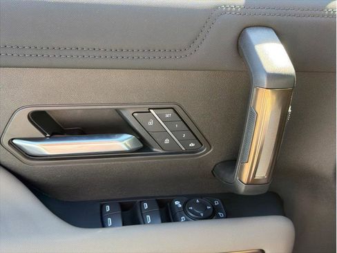 Used 2025 GMC Hummer EV 2X image 10