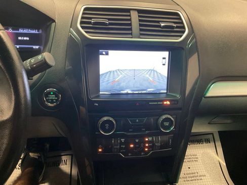 Used 2016 Ford Explorer XLT w/ Equipment Group 202A AWD/4WD image 9