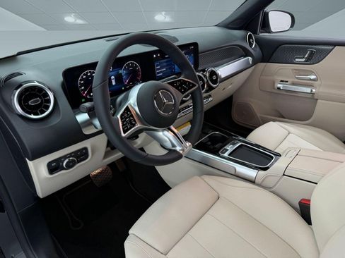New 2026 Mercedes-Benz GLB 250 image 3