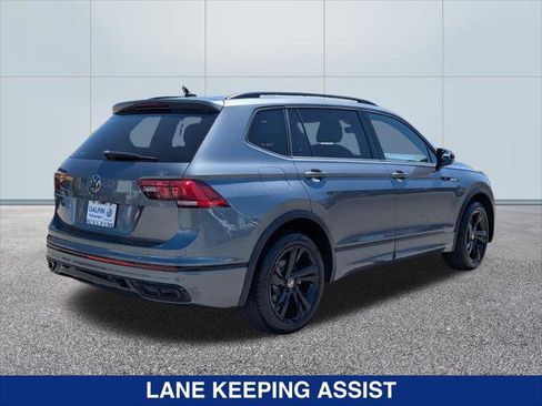 Used 2023 Volkswagen Tiguan SE R-Line FWD image 5