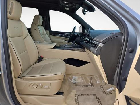 Used 2023 Cadillac Escalade ESV Premium Luxury AWD/4WD image 40
