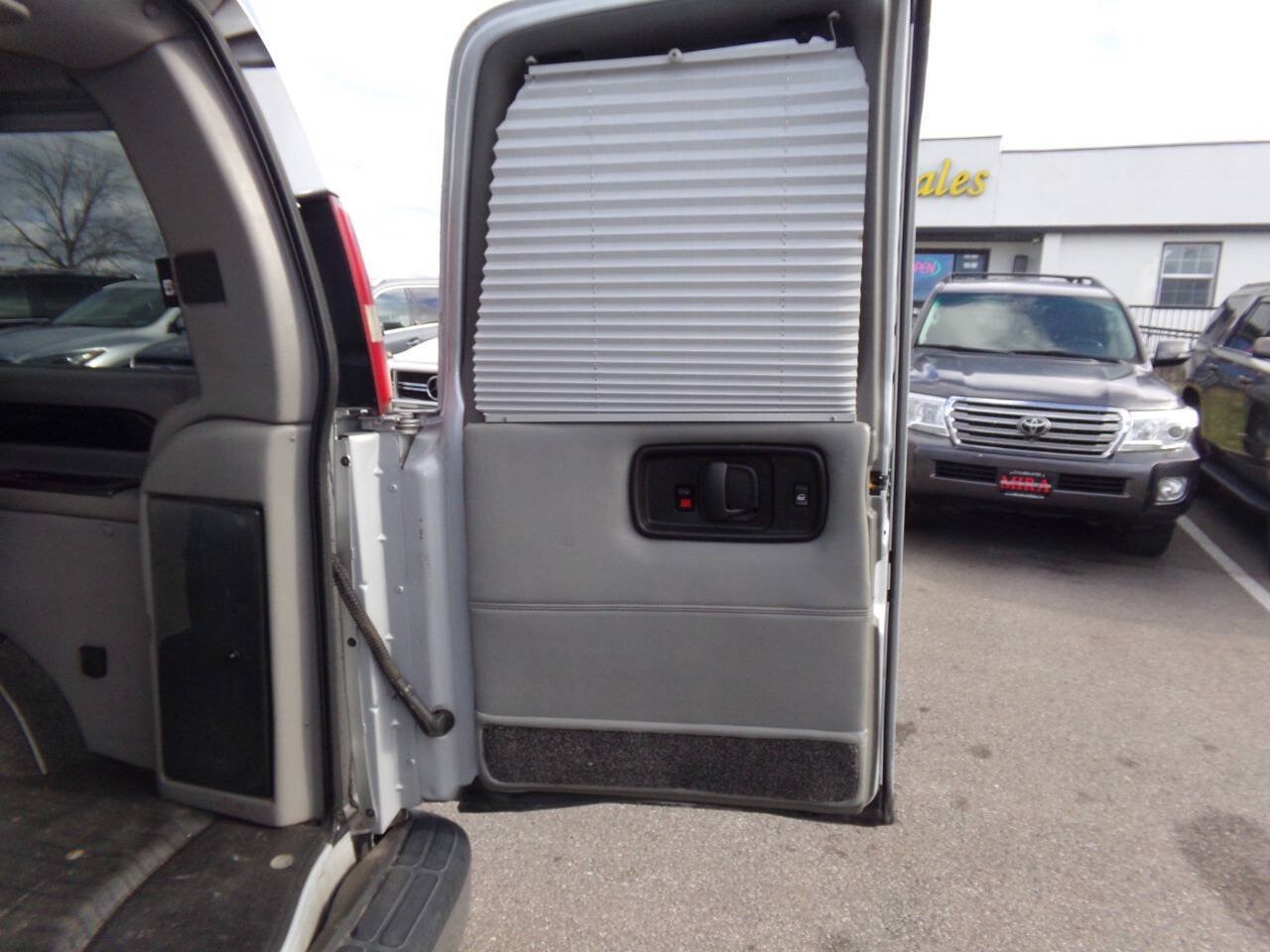 Used 2010 GMC Savana 1500 w/ Preferred Equipment Group RWD image 25