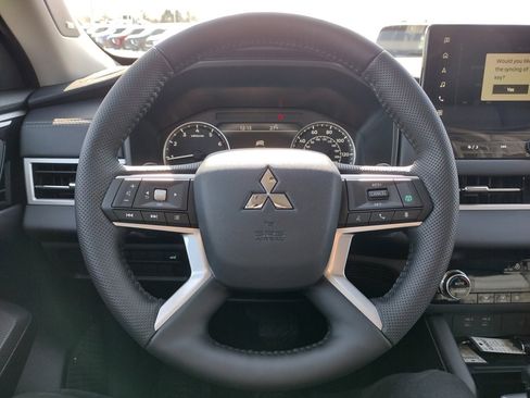 New 2026 Mitsubishi Outlander SE image 6