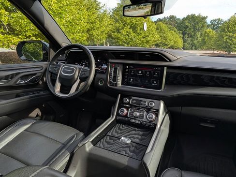 Used 2023 GMC Yukon XL Denali AWD/4WD image 21