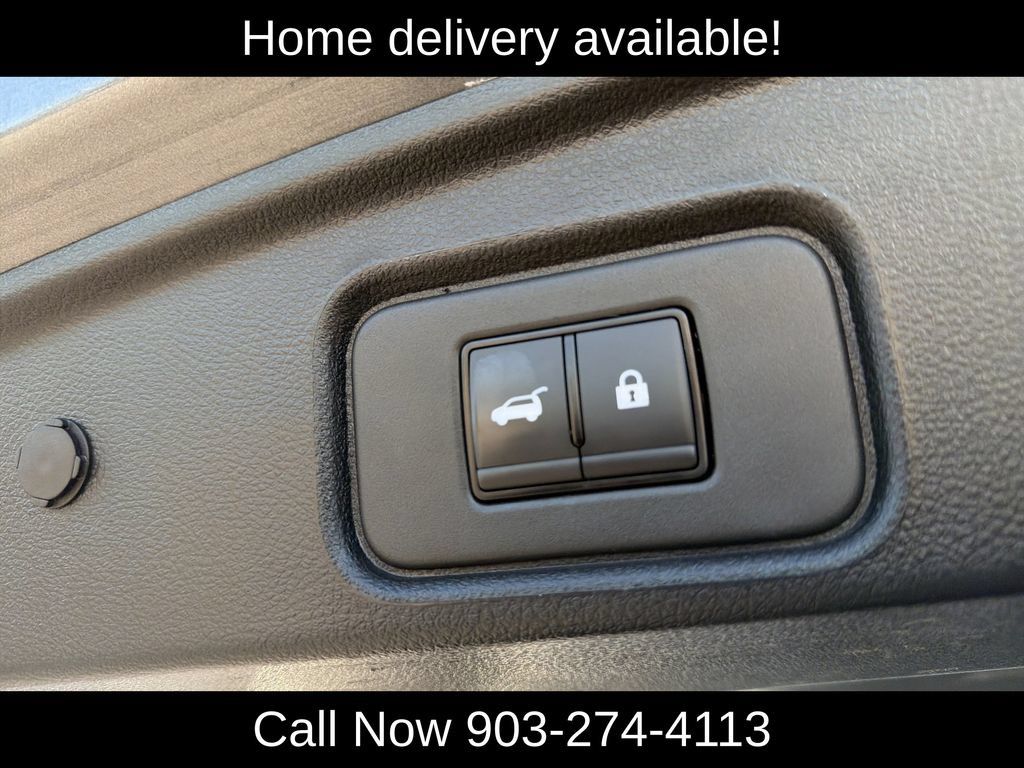Used 2025 Nissan Pathfinder SV FWD image 9