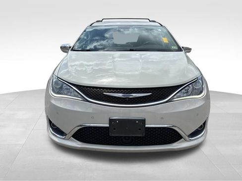 Used 2017 Chrysler Pacifica Limited FWD image 8