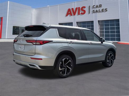 Used 2024 Mitsubishi Outlander SE image 6
