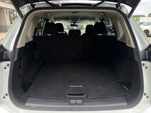 Used 2025 Nissan Rogue SV image 33