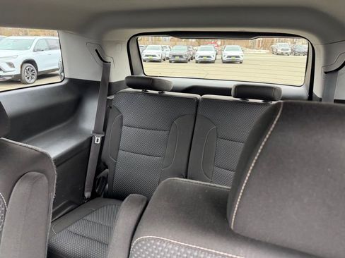 Used 2023 GMC Acadia SLE w/ Driver Convenience Package image 8