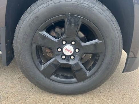 Used 2018 GMC Yukon SLE image 27