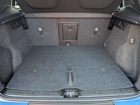 Used 2023 Volvo XC40 Recharge Ultimate image 18