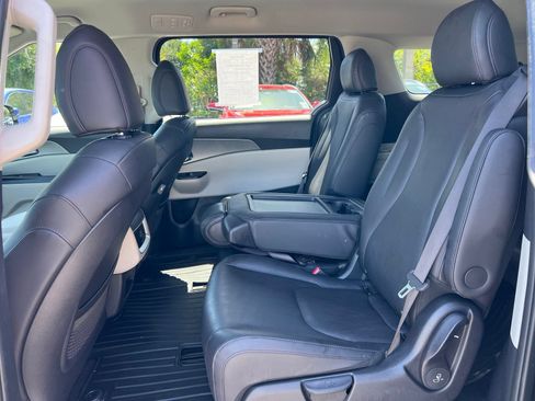 Used 2024 Kia Carnival LX FWD image 44