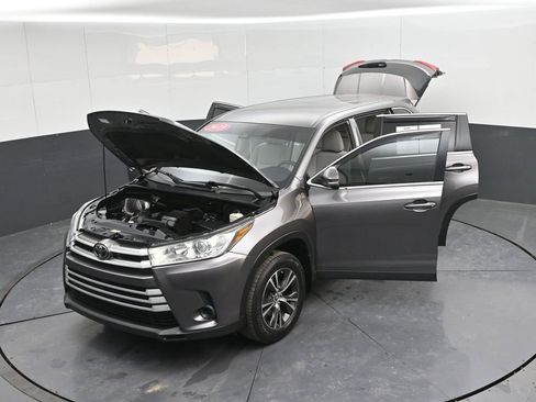 Used 2019 Toyota Highlander LE image 47