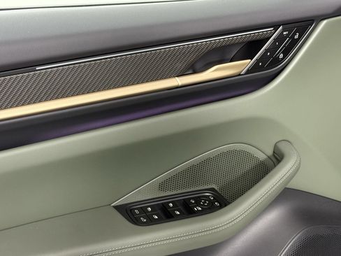 Certified 2025 Porsche Macan 4S Electric AWD/4WD image 29
