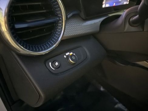 Used 2024 Chevrolet Trax LT image 15