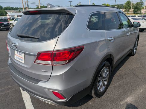 Used 2017 Hyundai Santa Fe SE AWD/4WD image 6