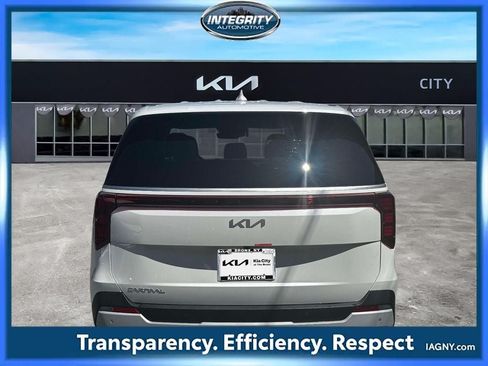 Used 2026 Kia Carnival FWD image 6