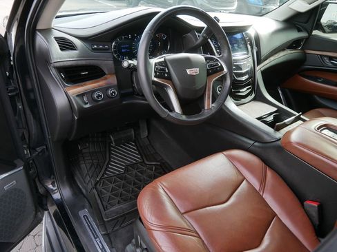Used 2017 Cadillac Escalade Luxury image 11