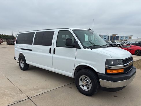 Used 2025 Chevrolet Express 3500 LT w/ LT Preferred Equipment Group image 5