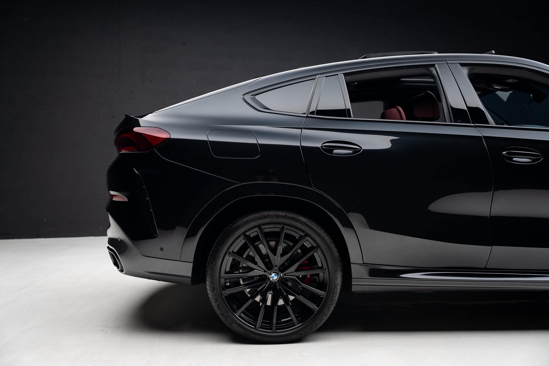 Used 2022 BMW X6 M50i w/ Premium Package AWD/4WD image 37