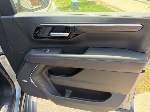 New 2025 Chevrolet Tahoe Premier w/ Sun And Tow Package AWD/4WD image 8