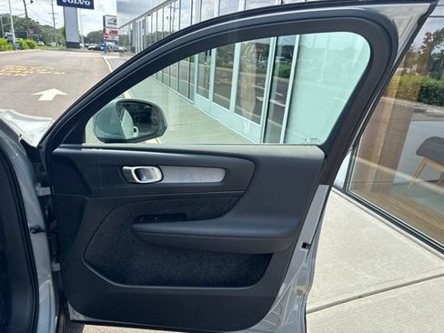 Certified 2025 Volvo XC40 B5 Plus AWD/4WD image 14
