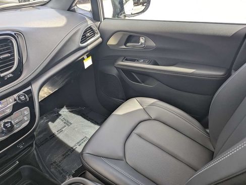 New 2027 Chrysler Pacifica Select w/ Family Tech Group FWD image 16
