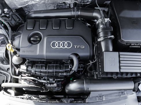 Used 2018 Audi Q3 2.0T Premium Plus w/ Premium Plus Package image 28