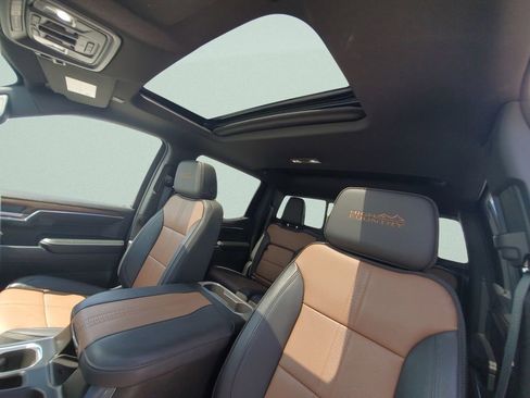 Used 2024 Chevrolet Silverado 1500 High Country w/ High Country Premium Package AWD/4WD image 17