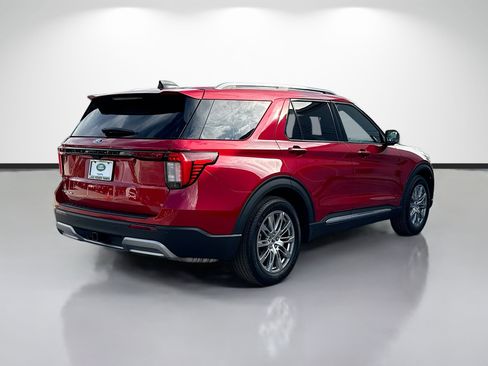 Used 2025 Ford Explorer Platinum RWD image 5