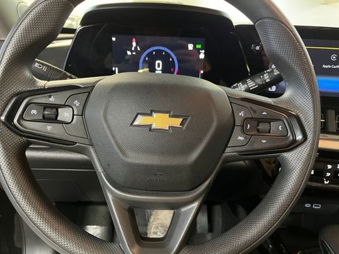 Used 2025 Chevrolet Trax LT image 28