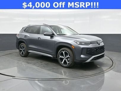 New 2026 Volkswagen Tiguan SE w/ Panoramic Sunroof Package