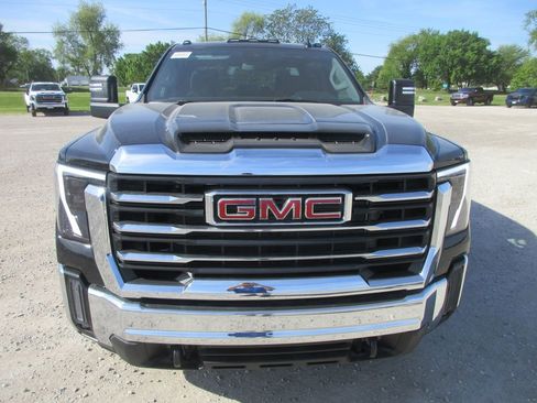 New 2026 GMC Sierra 2500 SLE w/ SLE Value Package; image 11
