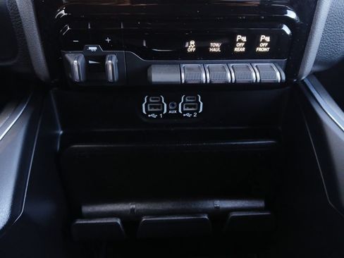 Used 2024 RAM 1500 Laramie AWD/4WD image 10