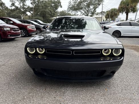 Used 2019 Dodge Challenger R/T w/ Driver Convenience Group image 8