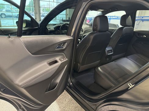 Used 2022 Chevrolet Equinox RS w/ Infotainment Package image 21