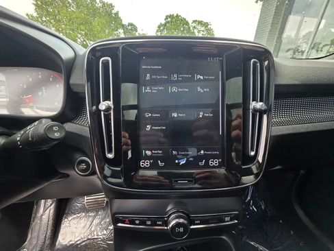 Used 2019 Volvo XC40 T5 R-Design AWD/4WD image 19