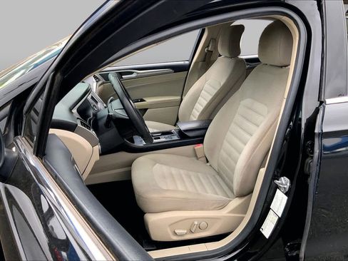 Used 2017 Ford Fusion SE FWD image 7