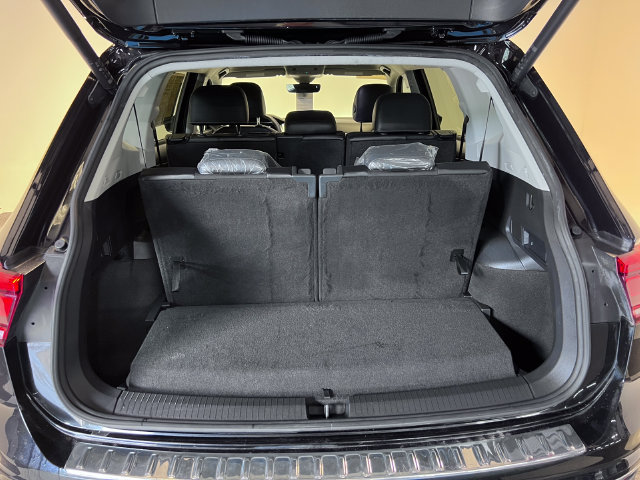 Certified 2024 Volkswagen Tiguan SE FWD image 5