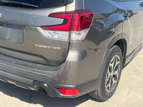 Used 2019 Subaru Forester Premium w/ All-Weather Package image 14