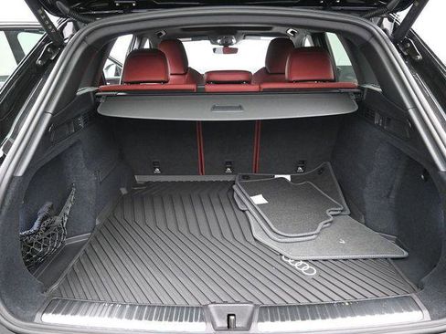 New 2025 Audi SQ5 Prestige image 12