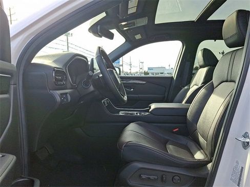 Certified 2025 Honda Pilot Black Edition image 13