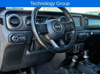 Used 2021 Jeep Gladiator Sport video 2